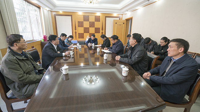 4：图为戴董事长在招商场召开安全会议.jpg